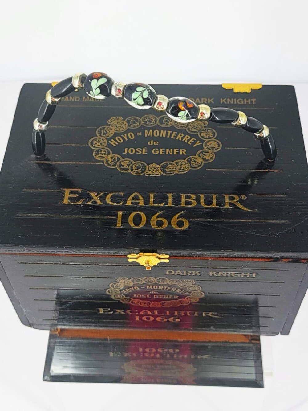 Hoyo deMonterrey de Jose Gener Excalibur 1066 Dark Knight Wood Cigar Box Purse - Picture 2 of 9